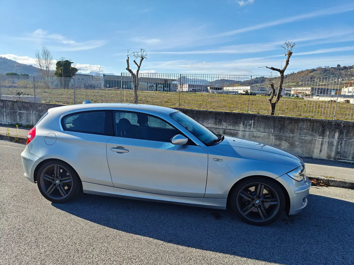 BMW 123 123d 3p Attiva dpf Stříbrná - 1