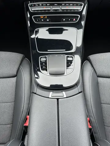 Mercedes-Benz 220 view 13