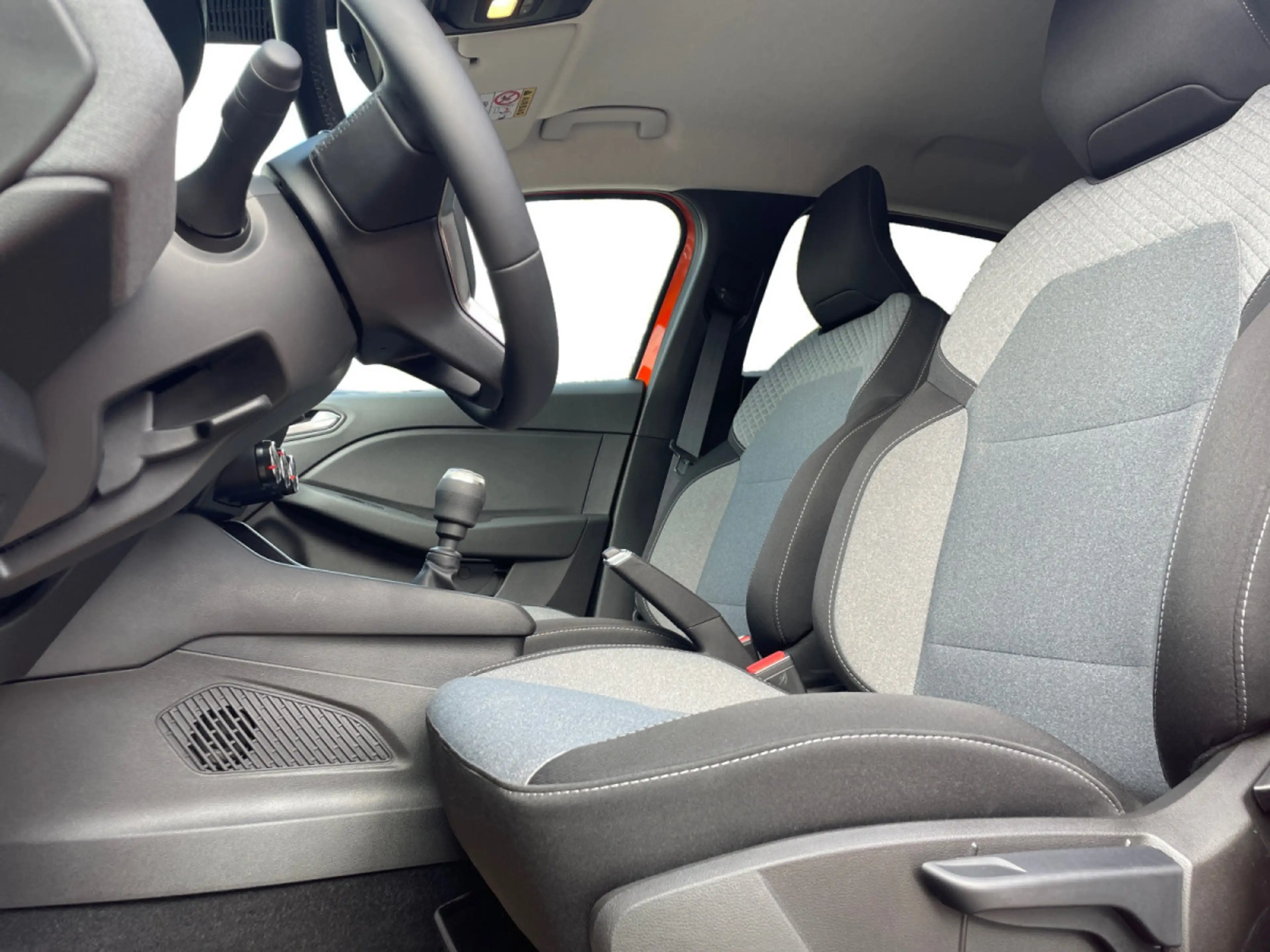 Renault Clio 1.0 TCe Evolution — photo 6
