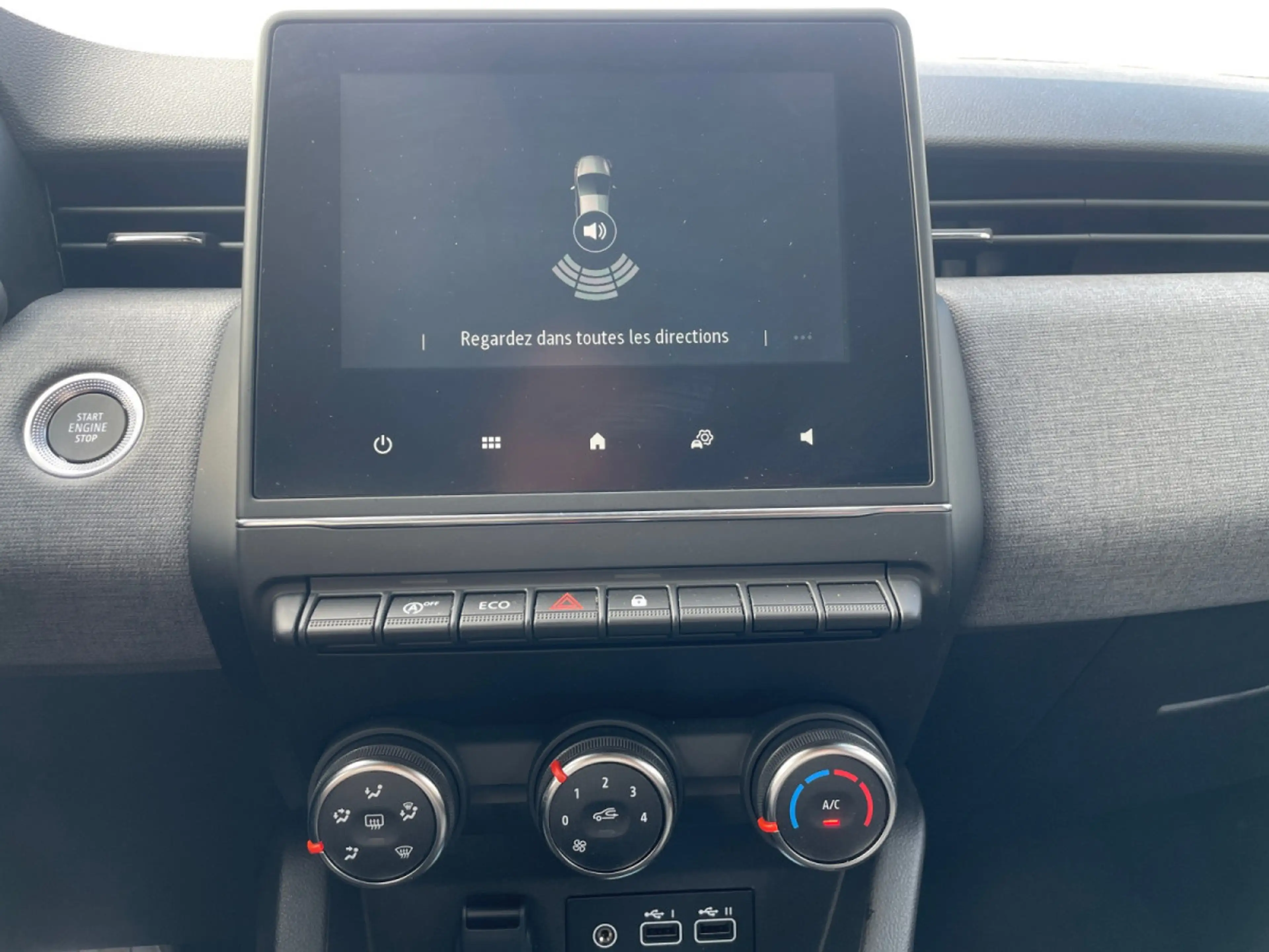 Renault Clio 1.0 TCe Evolution — photo 8