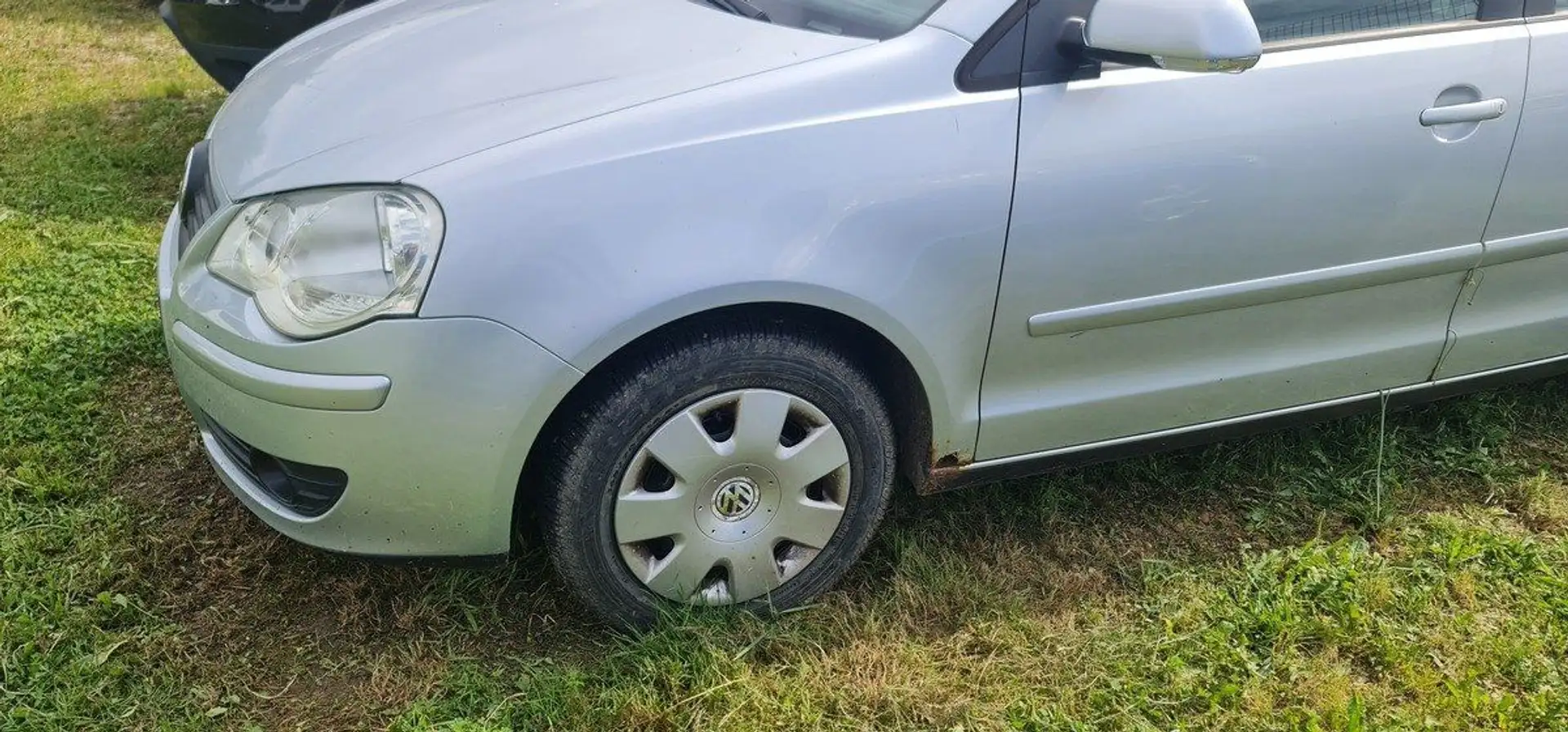 Volkswagen Polo IV Phase II - 1.4i 75ch 16V (5 cv) - BVM5 - 5 Port Gris - 2