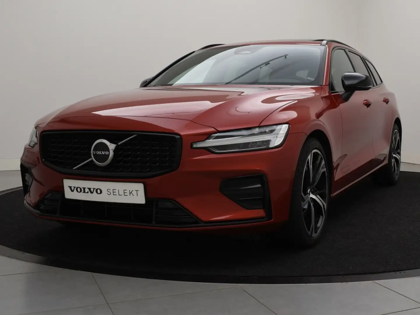 Volvo V60 B3 AUT(7) PLUS DARK SCHUIFDAK 19INCH GOOGLE MAPS A Rood - 2