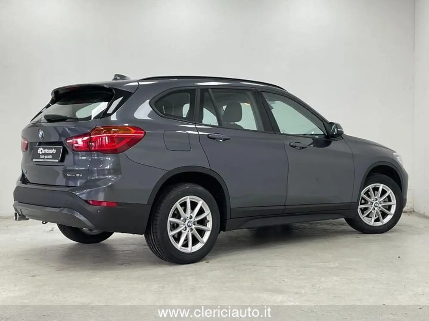 BMW X1 sDrive16d Advantage Aut. Grigio - 2