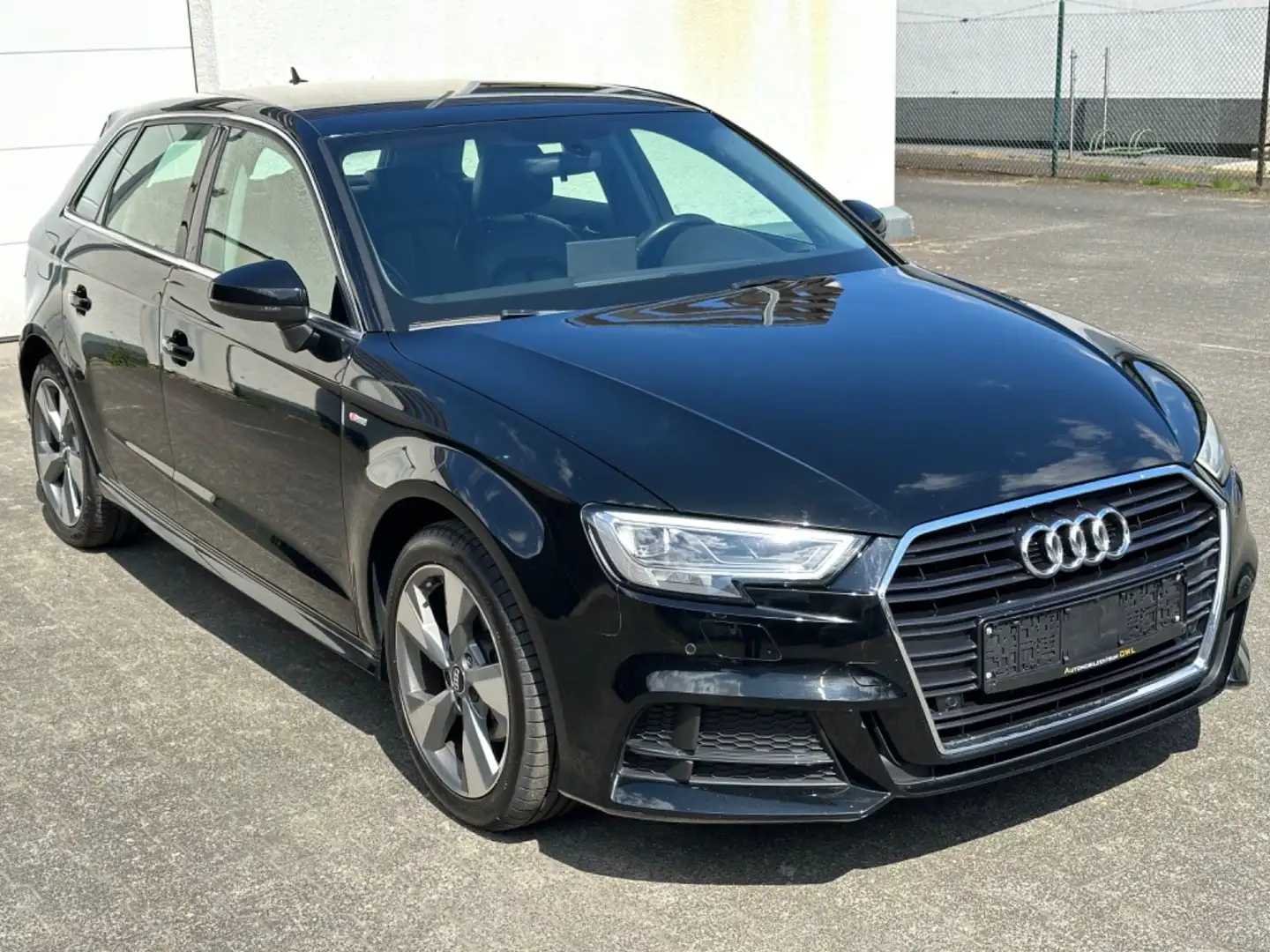 Audi A3 Sportback S line 1.6 TDI LED|PDC|SHZ|NAVI Noir - 1