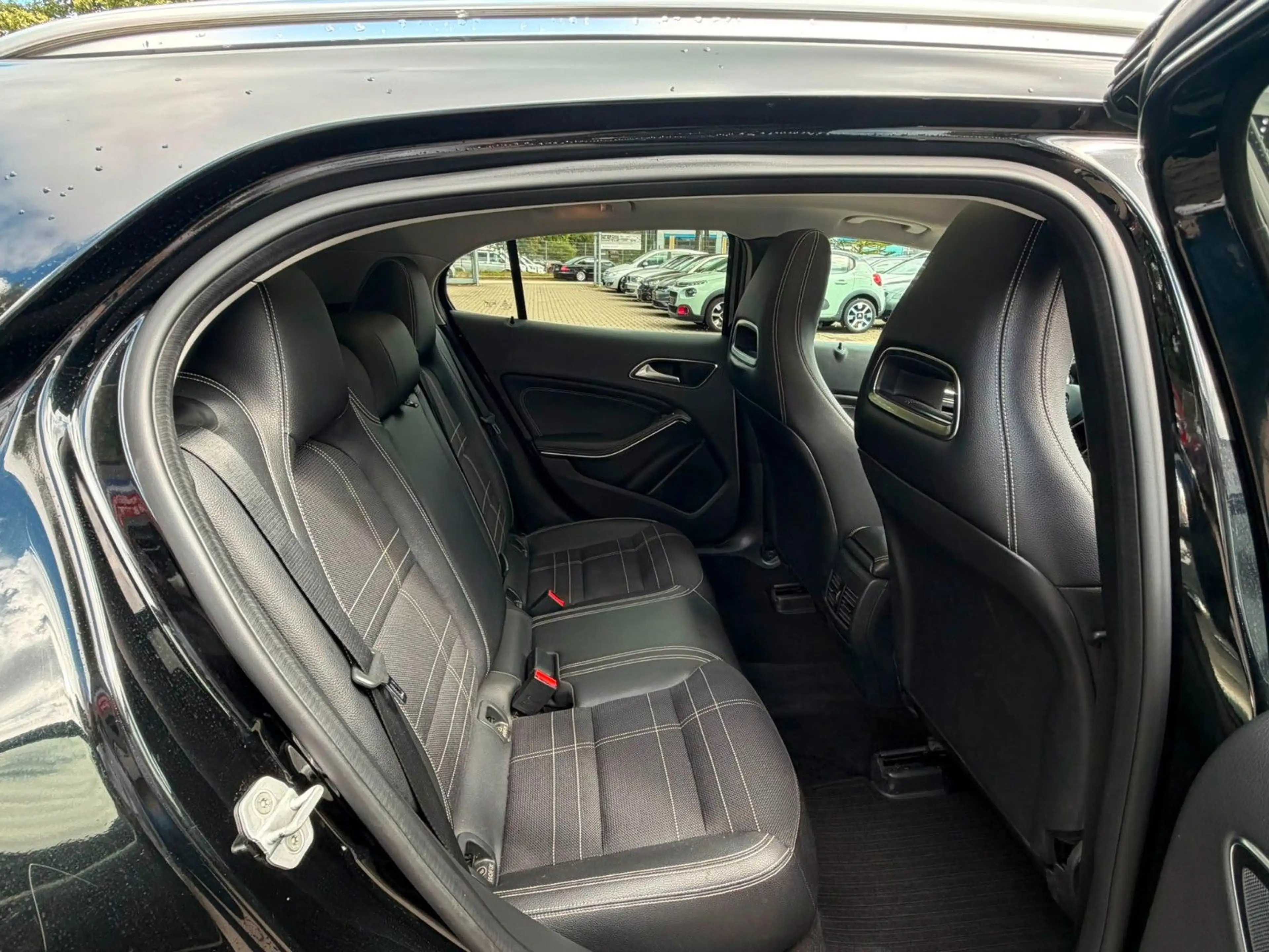 Mercedes-Benz GLA 200 CDI T-LEDER°SITZHZ°PANO°NAVI°MEMORY°PDC! — photo 12