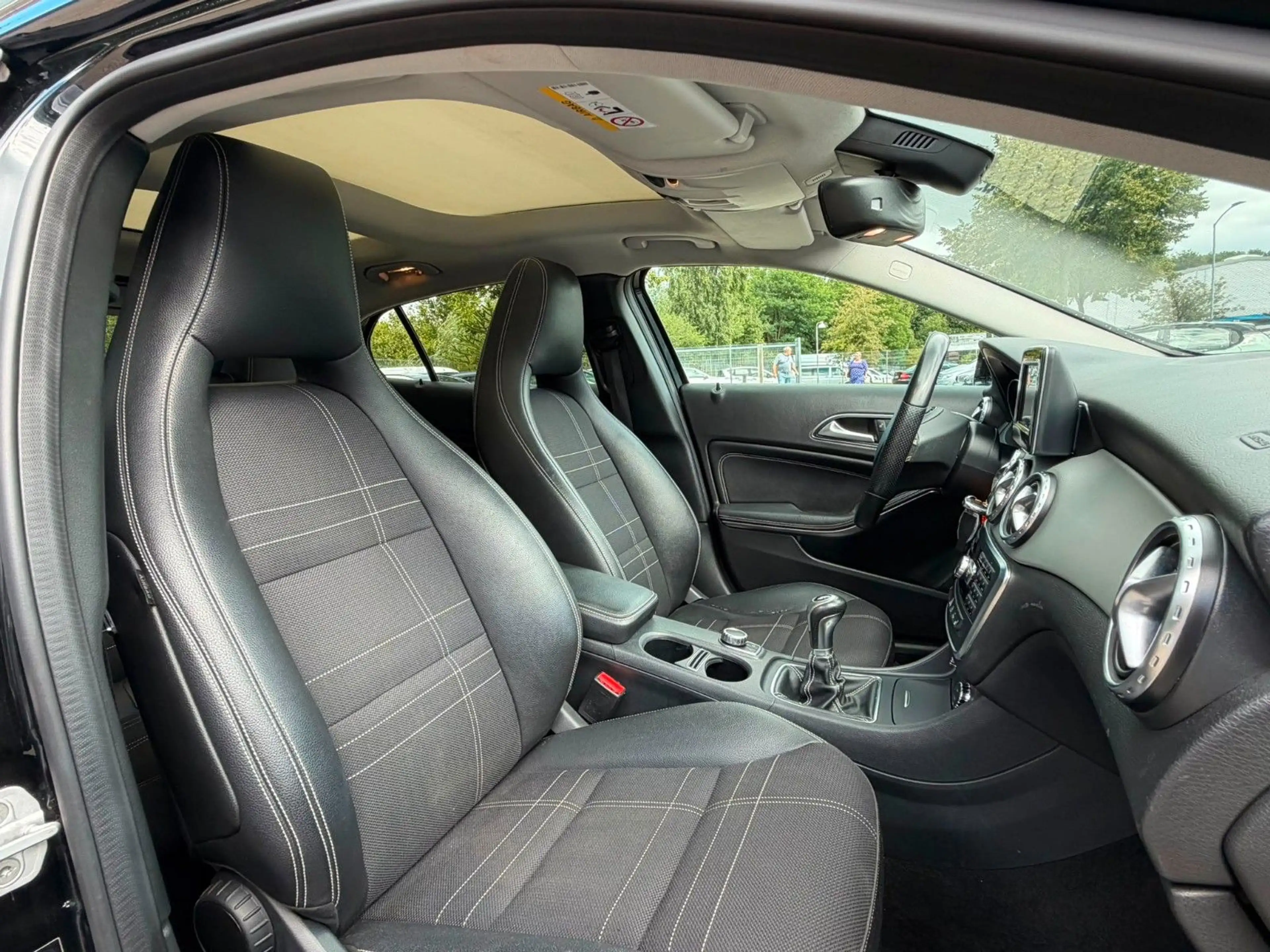 Mercedes-Benz GLA 200 CDI T-LEDER°SITZHZ°PANO°NAVI°MEMORY°PDC! — photo 10