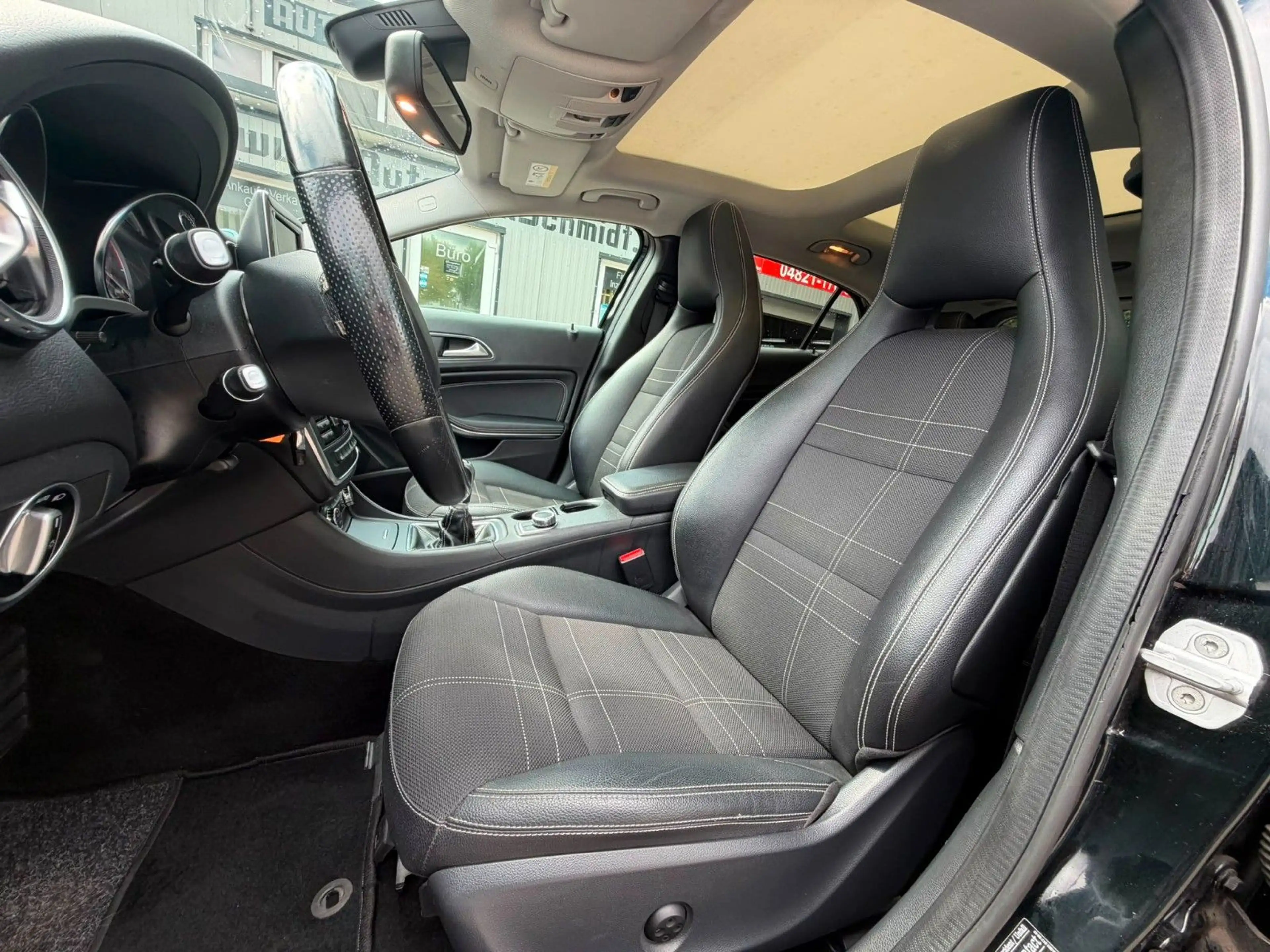 Mercedes-Benz GLA 200 CDI T-LEDER°SITZHZ°PANO°NAVI°MEMORY°PDC! — photo 9