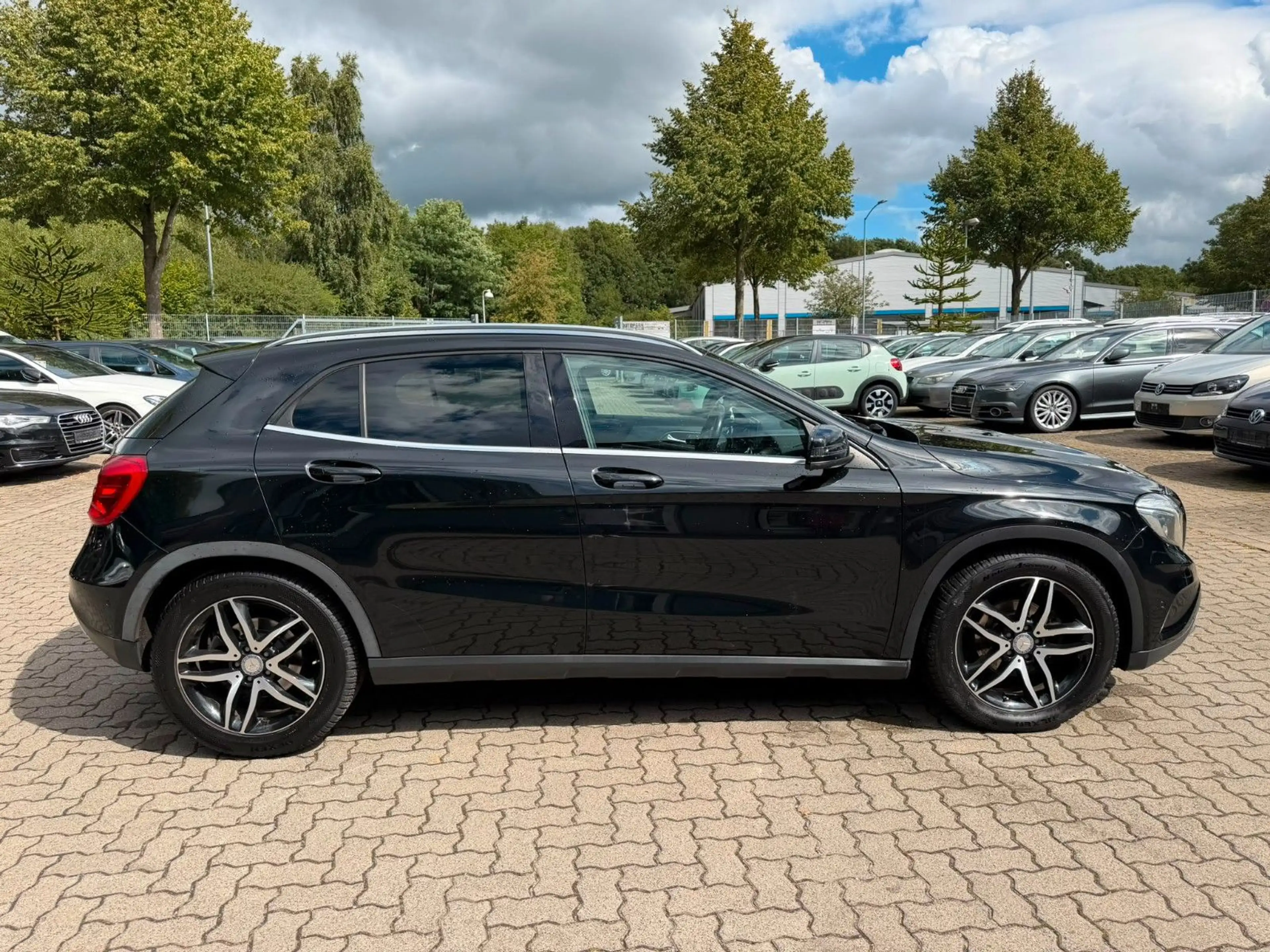 Mercedes-Benz GLA 200 CDI T-LEDER°SITZHZ°PANO°NAVI°MEMORY°PDC! — photo 4