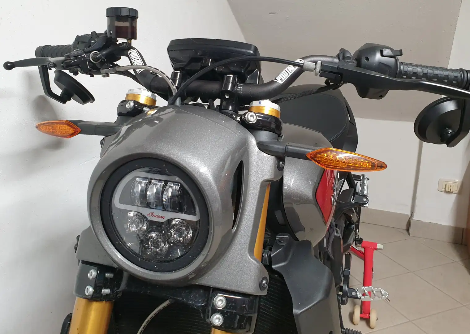 Indian FTR 1200 S Grigio - 2