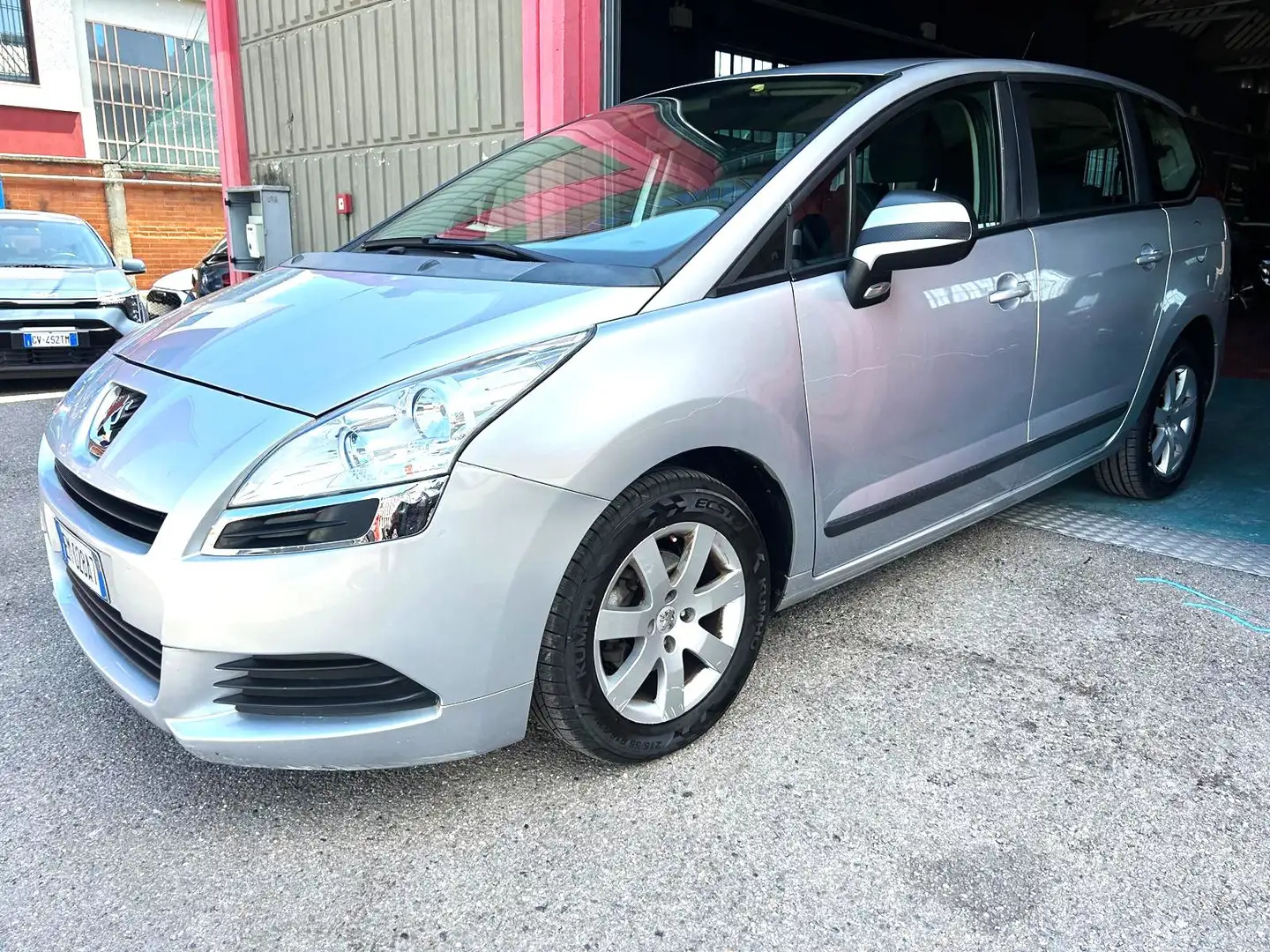 Peugeot 5008 5008 1.6 hdi 8v Active  112cv 7 Posti!! Plateado - 1