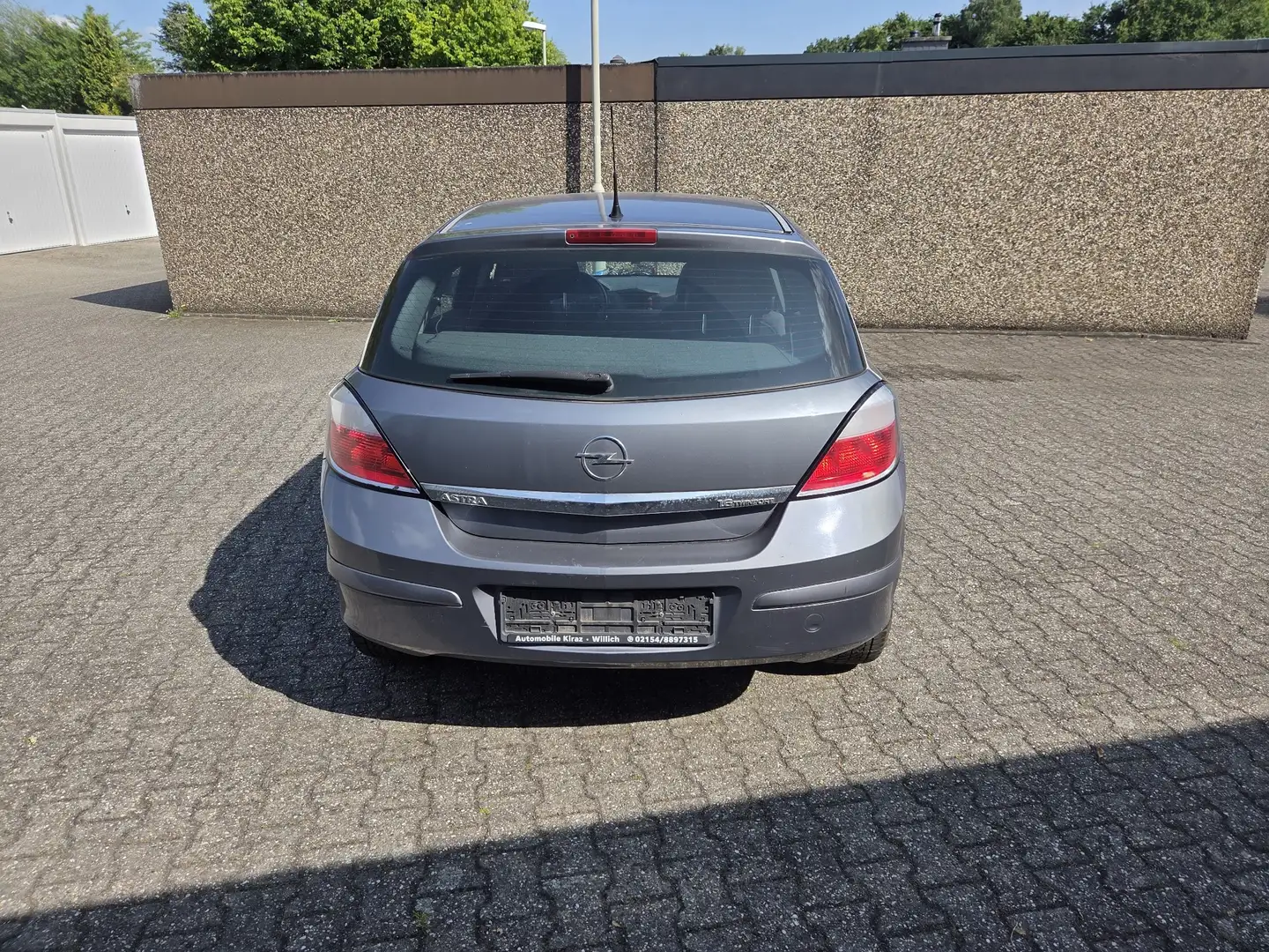 Opel Astra Edition Grau - 1