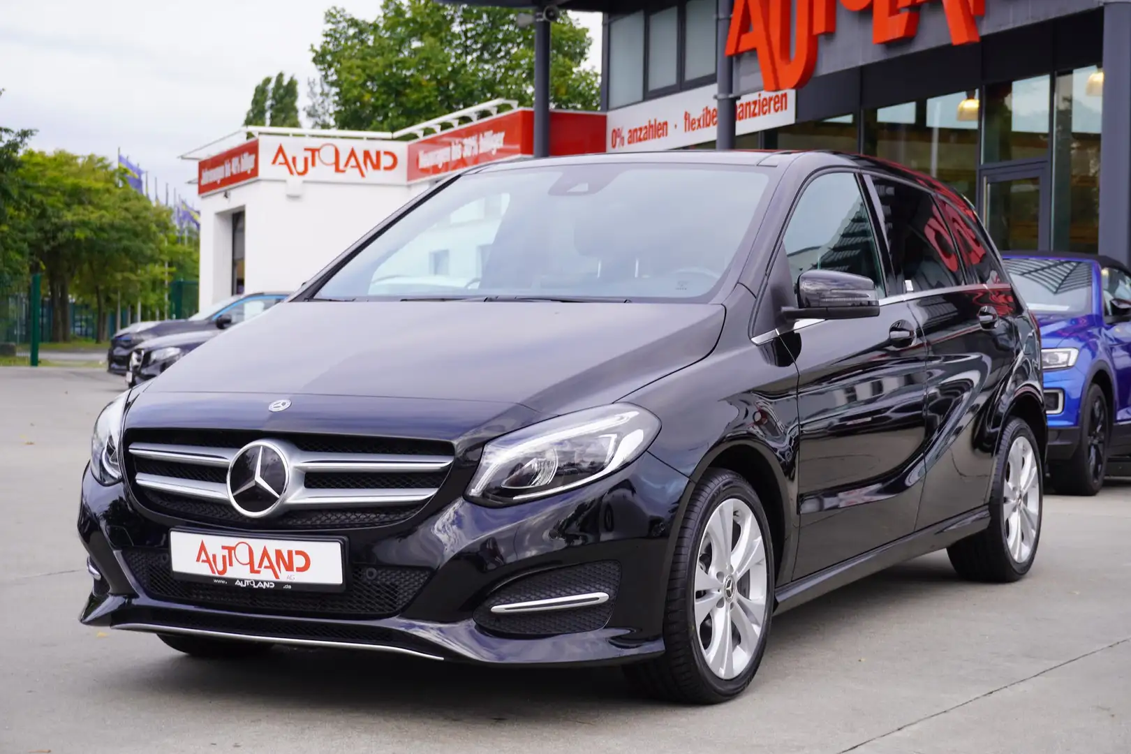 Mercedes-Benz B 180 B180 LED ACC Panorama Navi Kamera Totwinkel Schwarz - 2