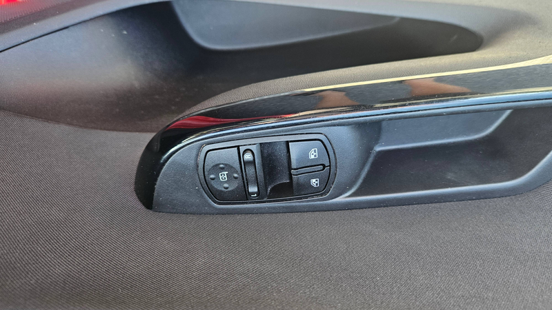 Opel Corsa Corsa 1.4 Innovation ALLWETTERREIFEN KLIMA TÜV & AU NEU — photo 11