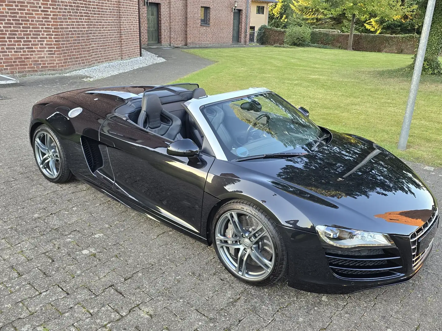 Audi R8 5.2 FSI quattro Schwarz - 1