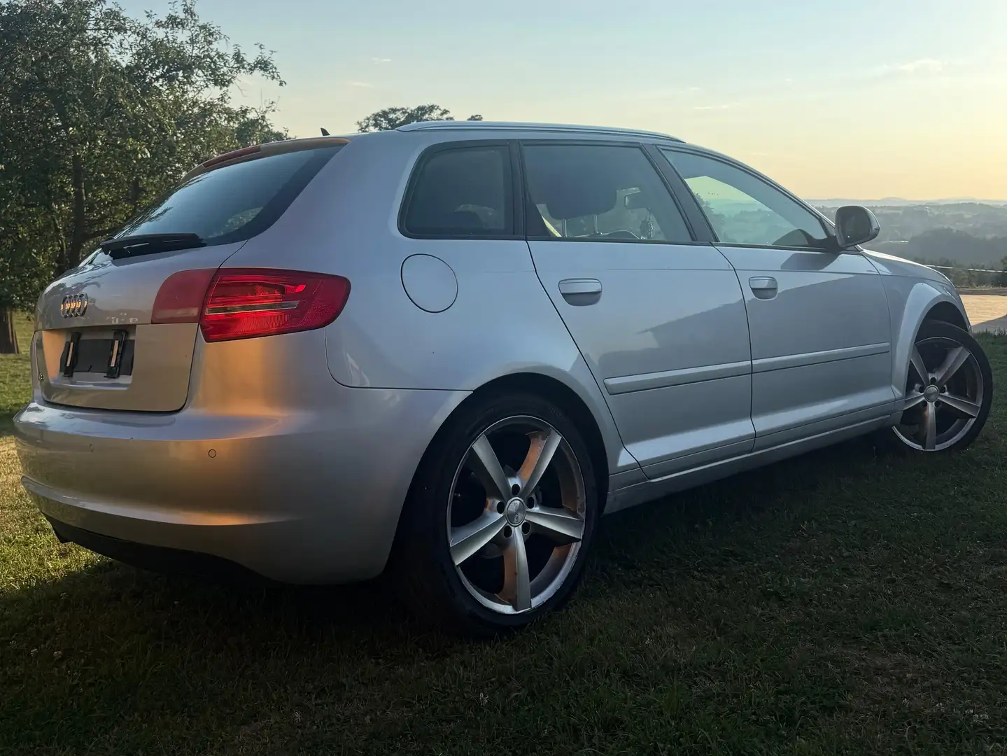 Audi A3 A3 SB 1,6 TDI DPF e Silber - 1