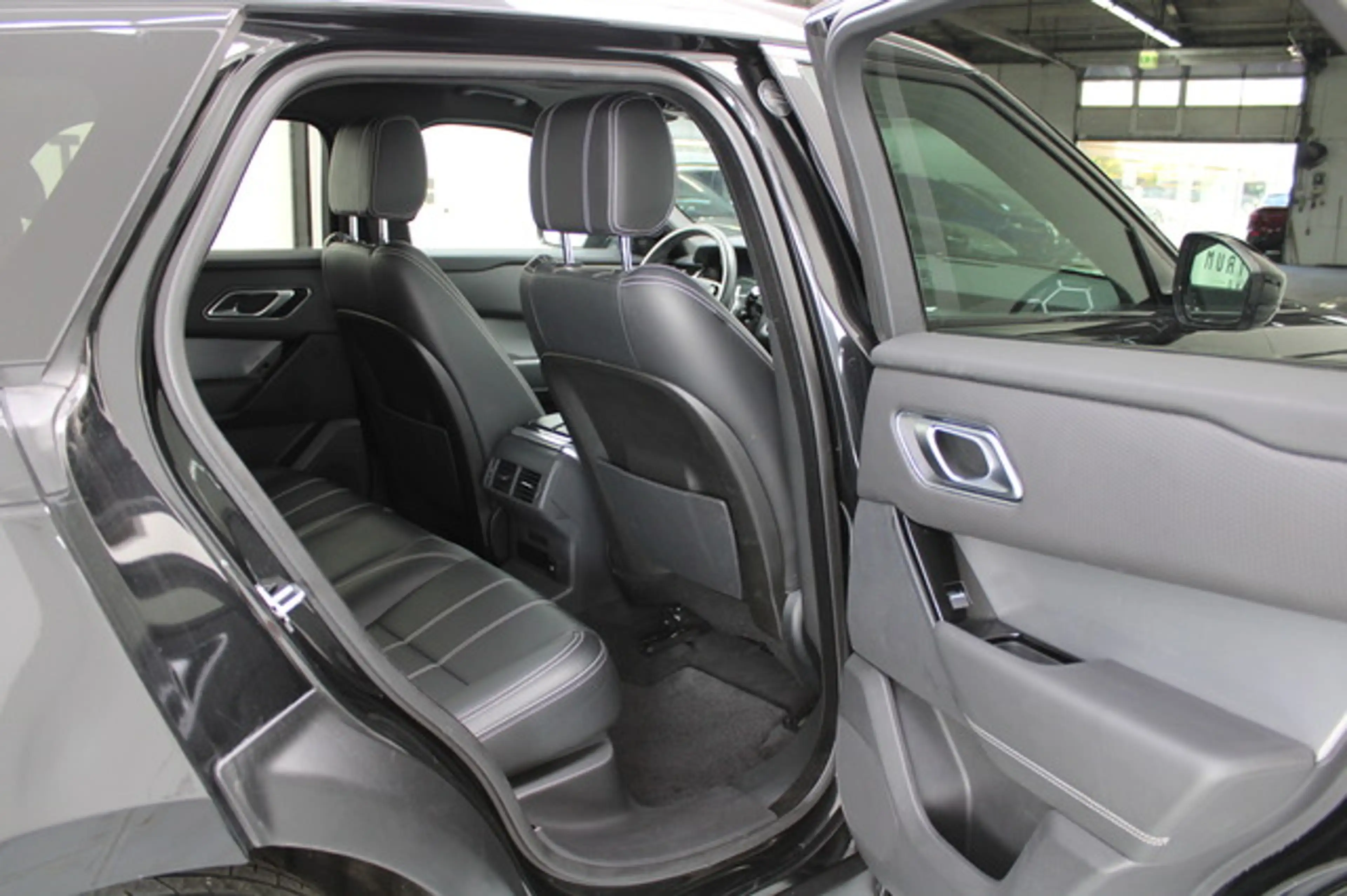 Land Rover Range Rover Velar R Dynamic SE Pano/Meridian — photo 12