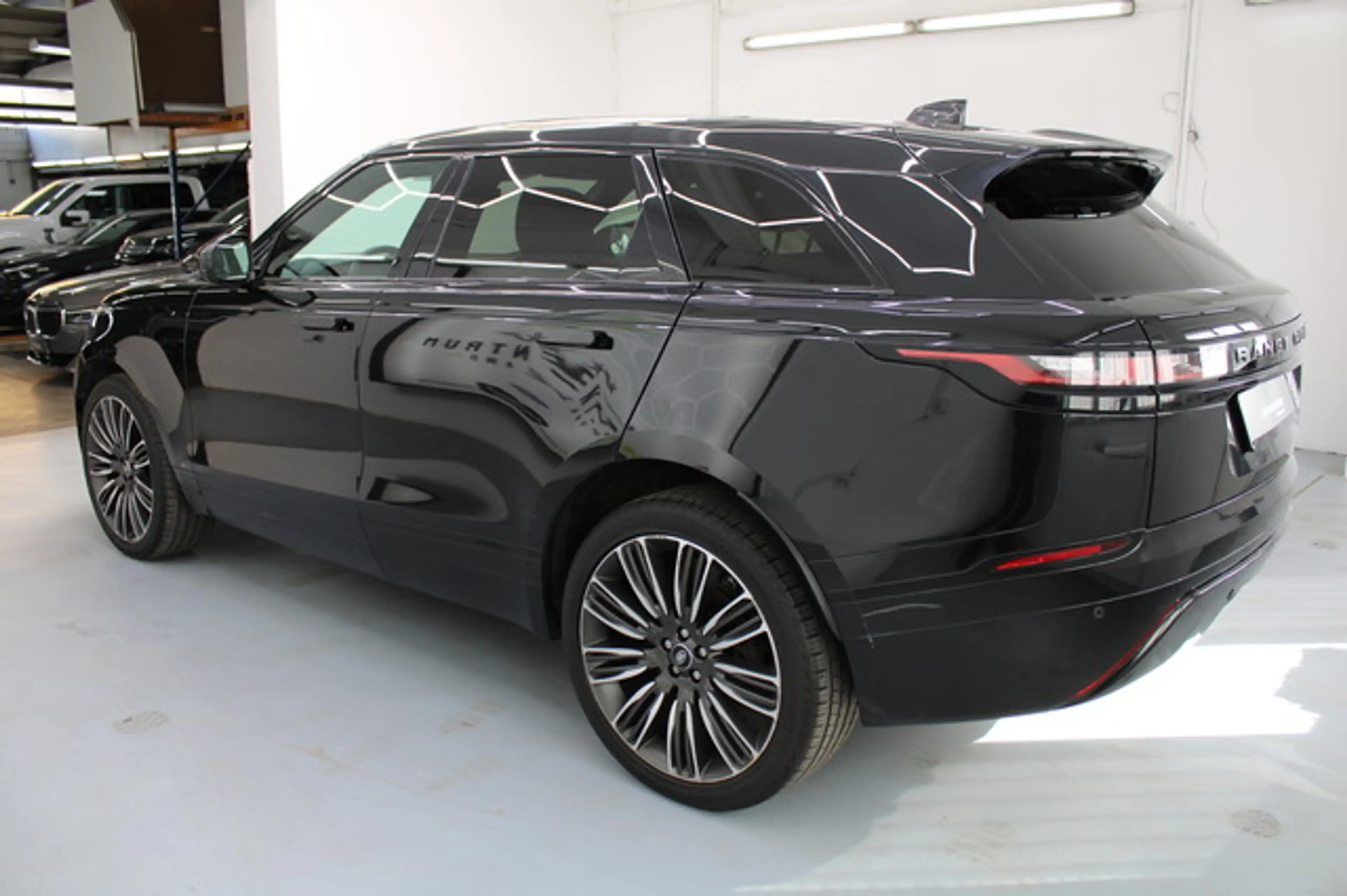 Land Rover Range Rover Velar R Dynamic SE Pano/Meridian — photo 9