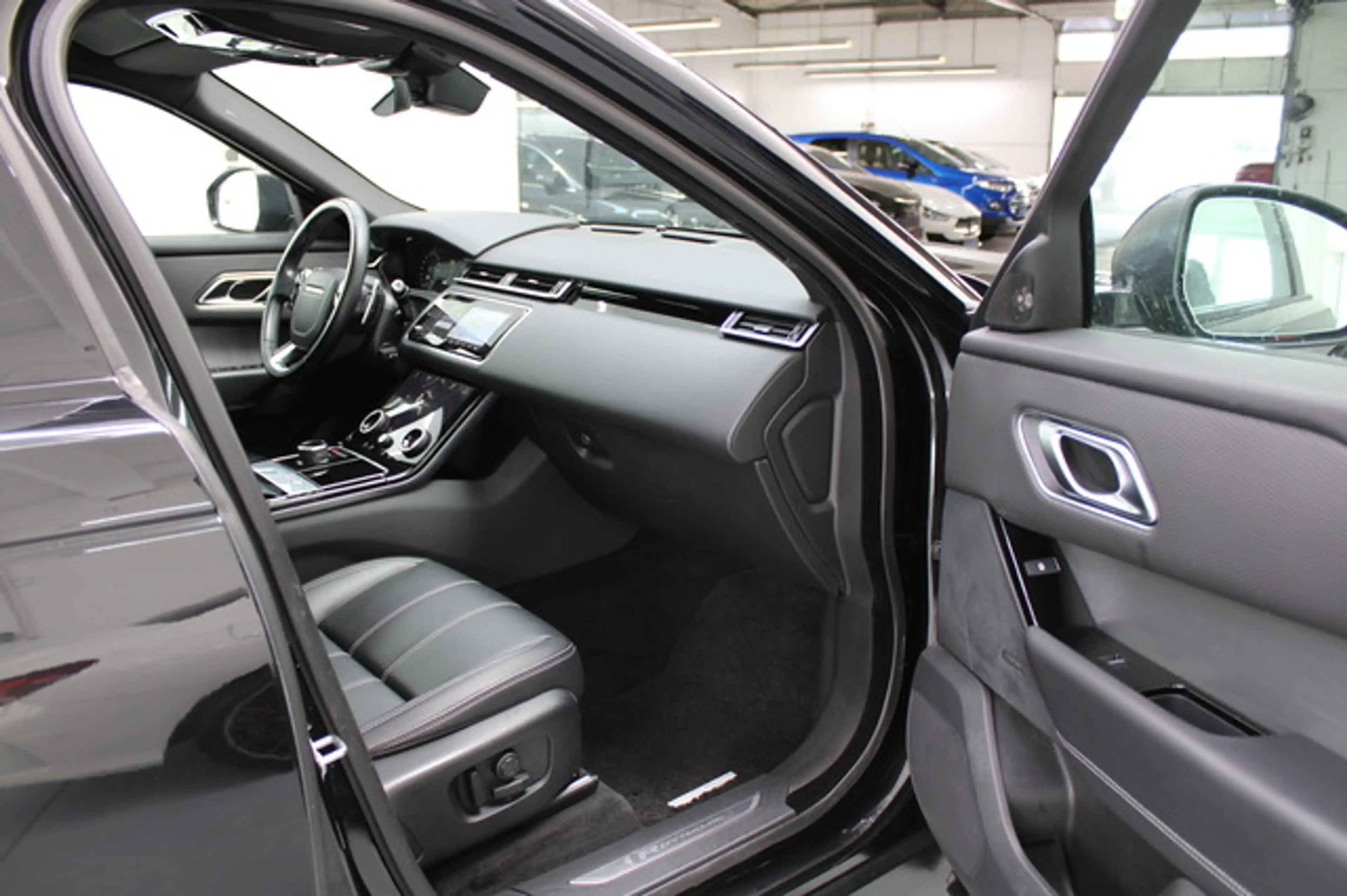 Land Rover Range Rover Velar R Dynamic SE Pano/Meridian — photo 14