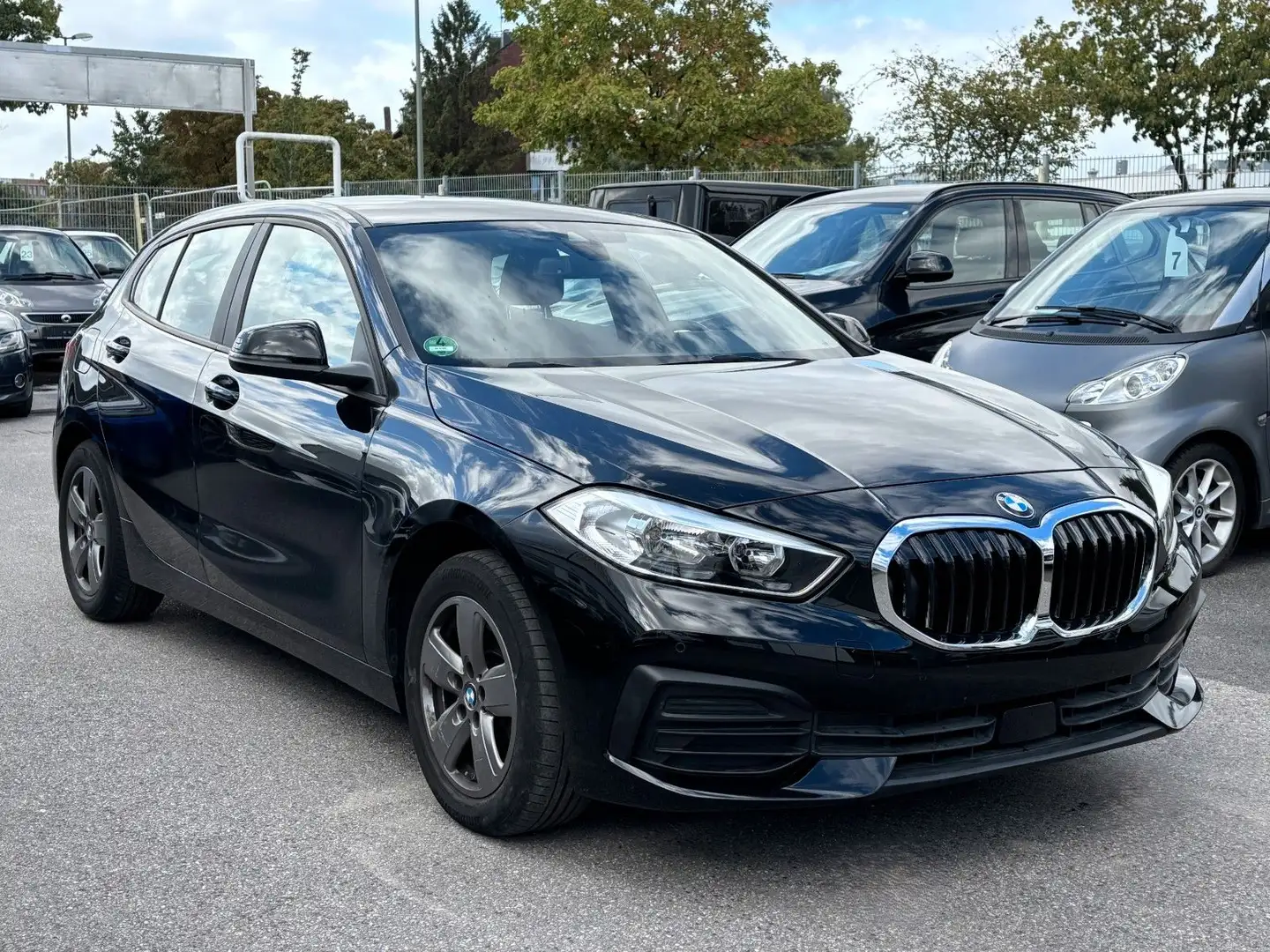 BMW 118 i Aut.| PDC | Navi | DAB | SHZ |WLAN Schwarz - 1