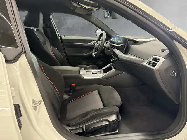 BMW 4 Series view 11