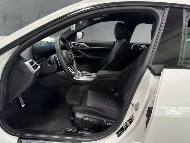 BMW 4 Series view 8