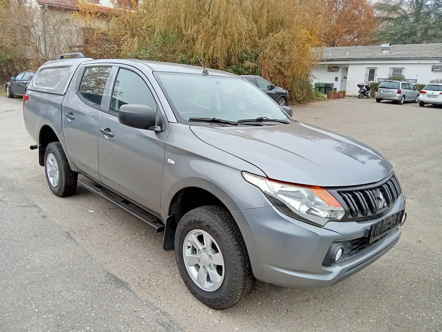 Mitsubishi L200 Basis Doppelkabine 4WD Grau - 2