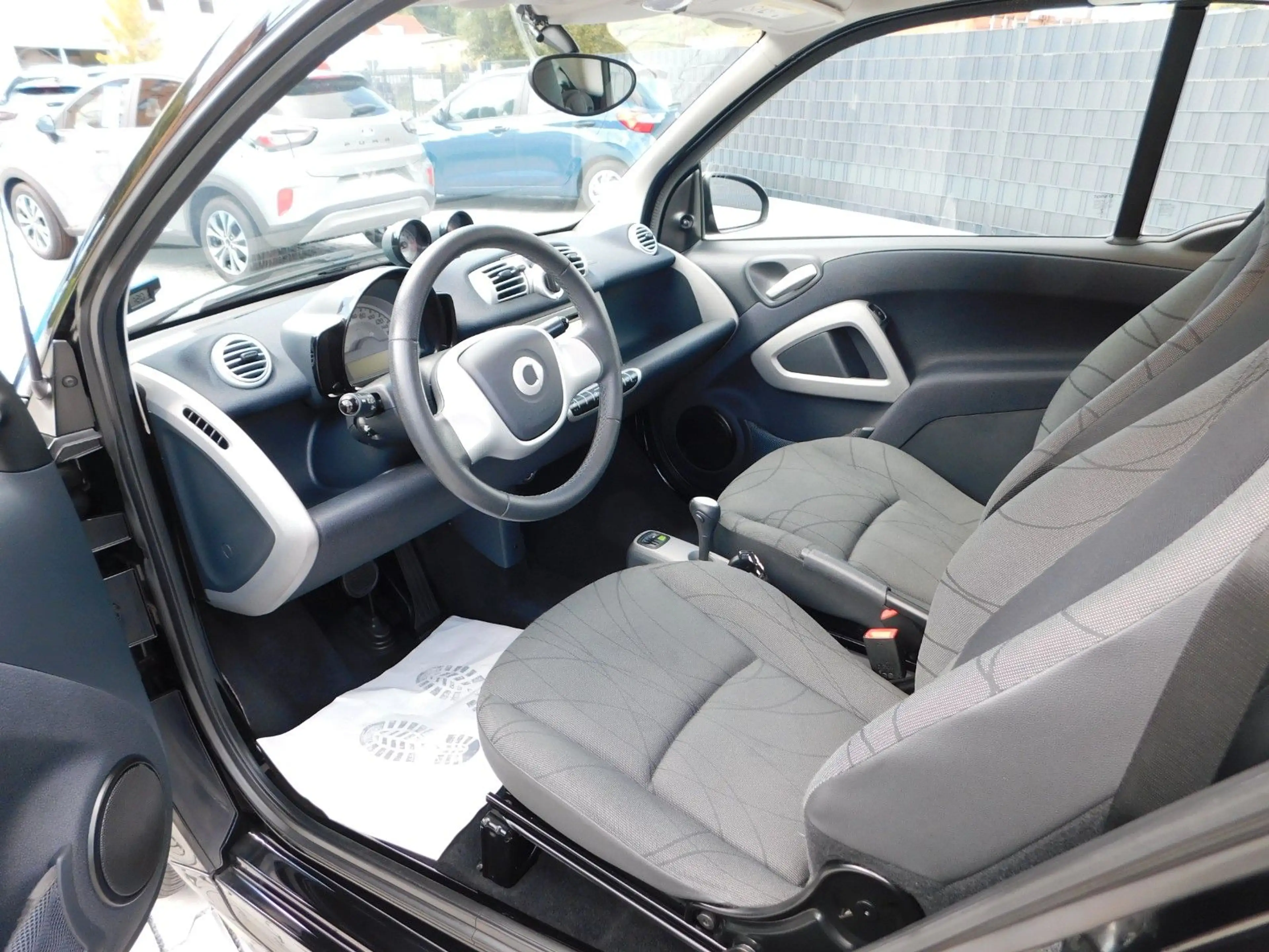 smart forTwo fortwo coupe Micro Hybrid Drive 52 kW — photo 10