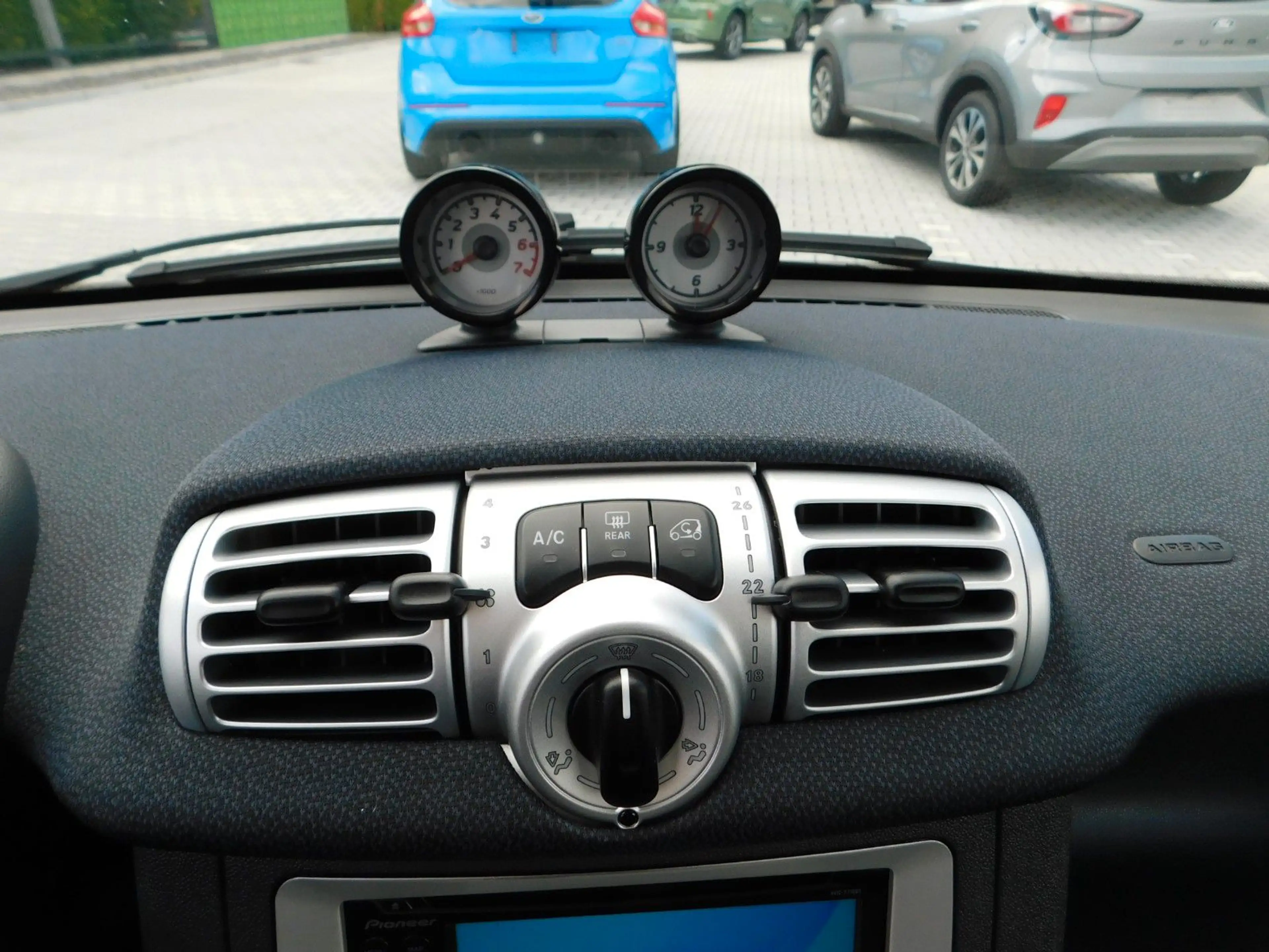 smart forTwo fortwo coupe Micro Hybrid Drive 52 kW — photo 13