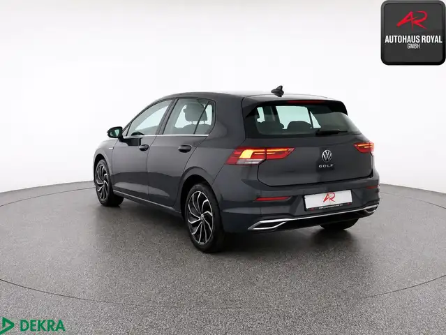 Volkswagen Golf view 3