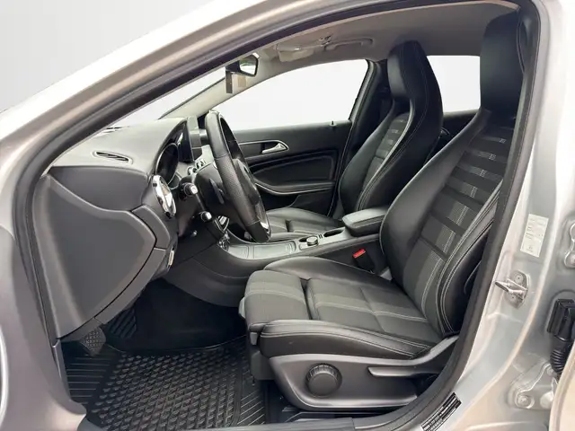 Mercedes-Benz Gla view 10