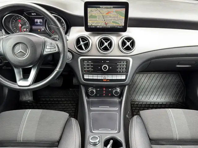 Mercedes-Benz Gla view 15