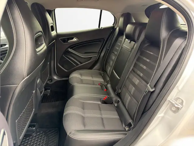 Mercedes-Benz Gla view 12