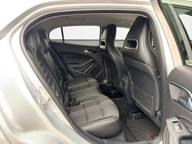 Mercedes-Benz Gla view 13