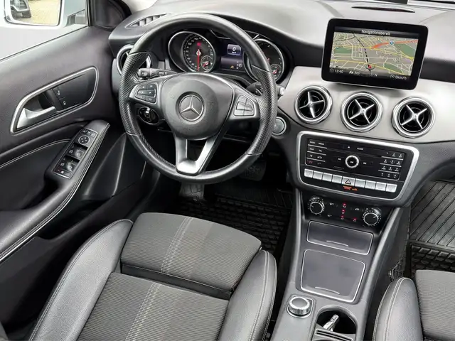 Mercedes-Benz Gla view 11
