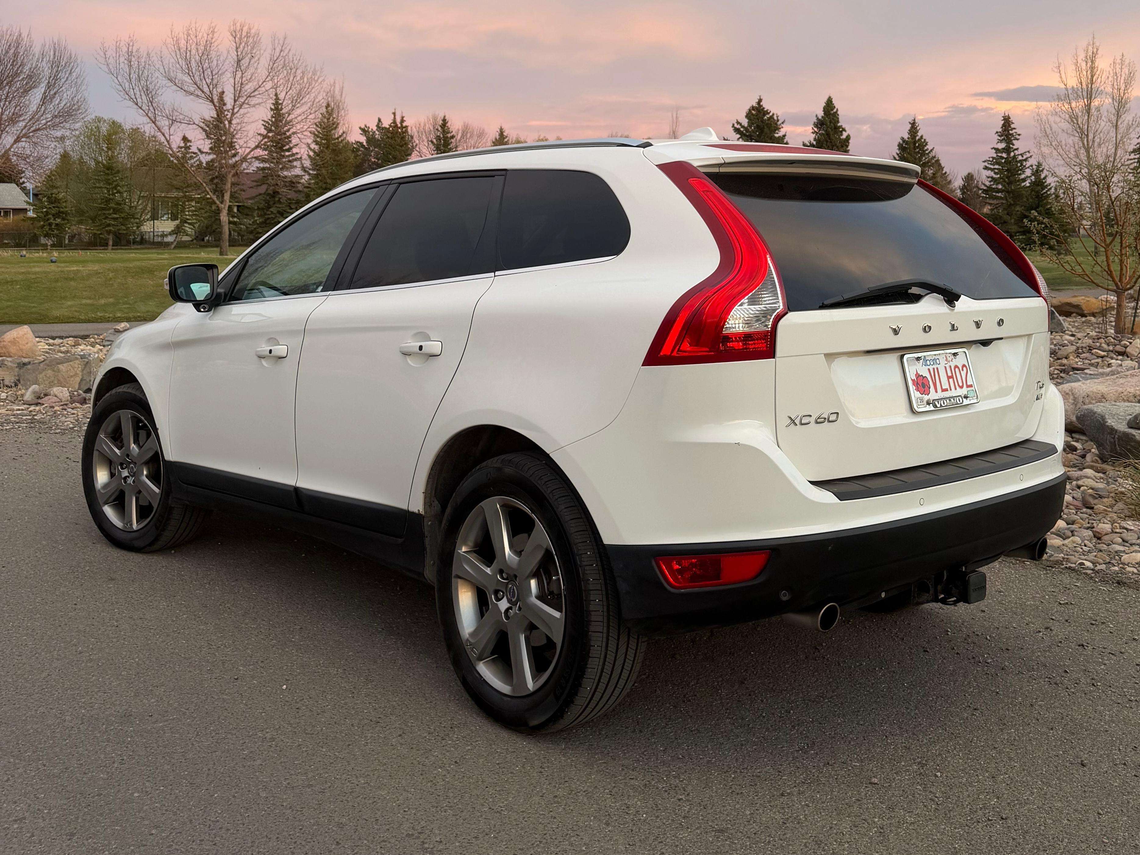 2013 Volvo XC60 T6 Premier Plus alt 2