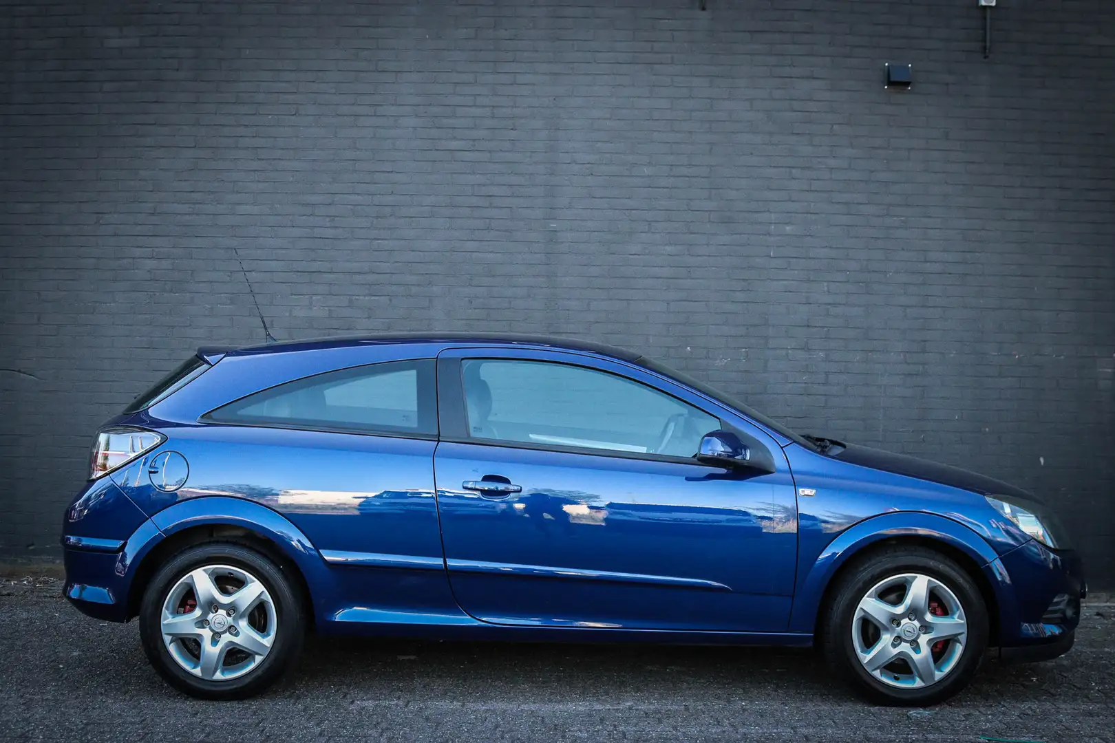 Opel Astra GTC 1.8 Sport Nu 2.950,- ! Blauw - 2