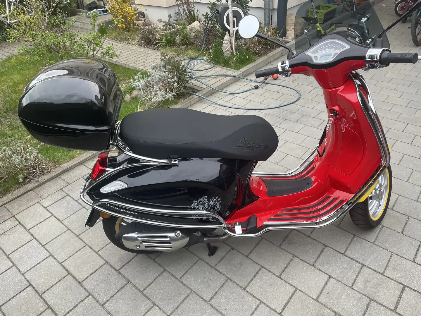 Vespa Primavera 50 mickey mouse Sonderedition - 2