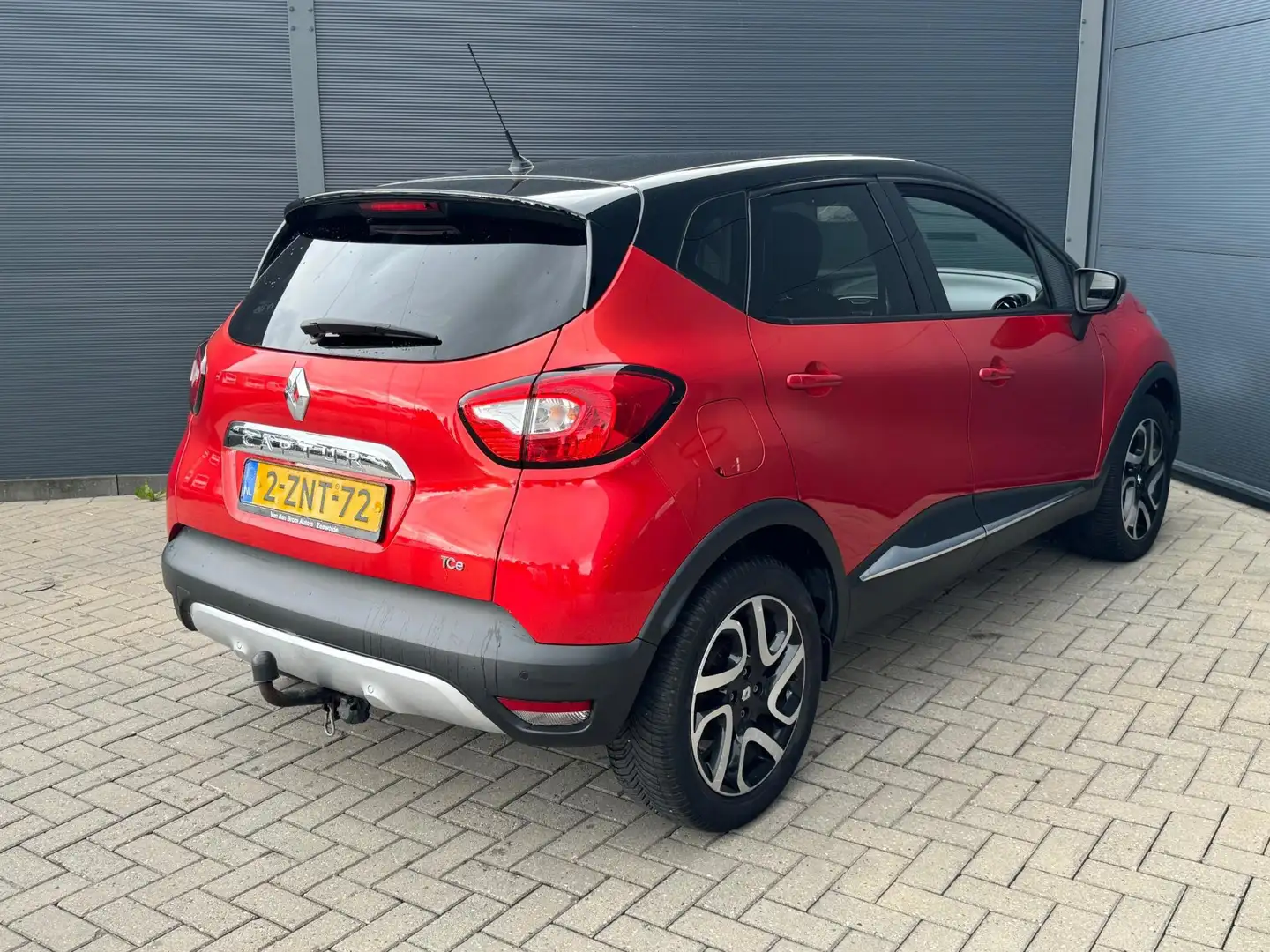Renault Captur 0.9 TCe Helly Hansen / Camera / Nap / Trekhaak Rood - 2