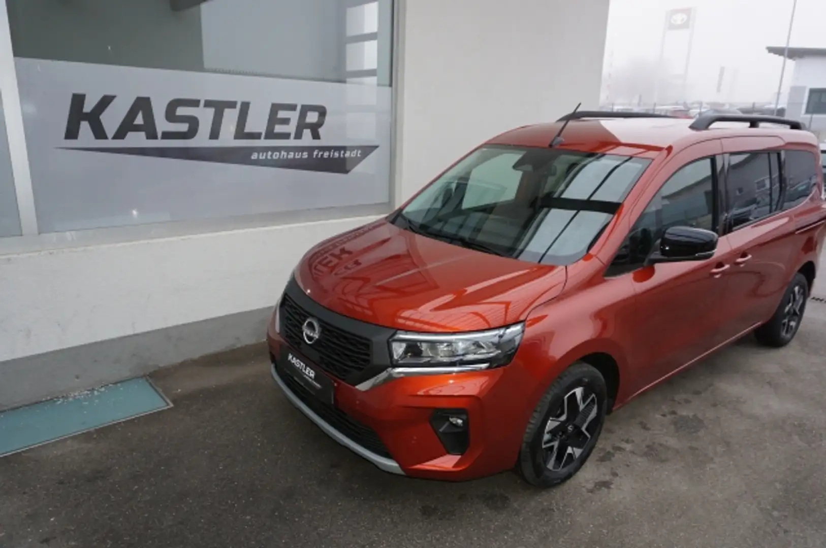 Nissan Townstar Tekna L2 5-Sitzer Braun - 1