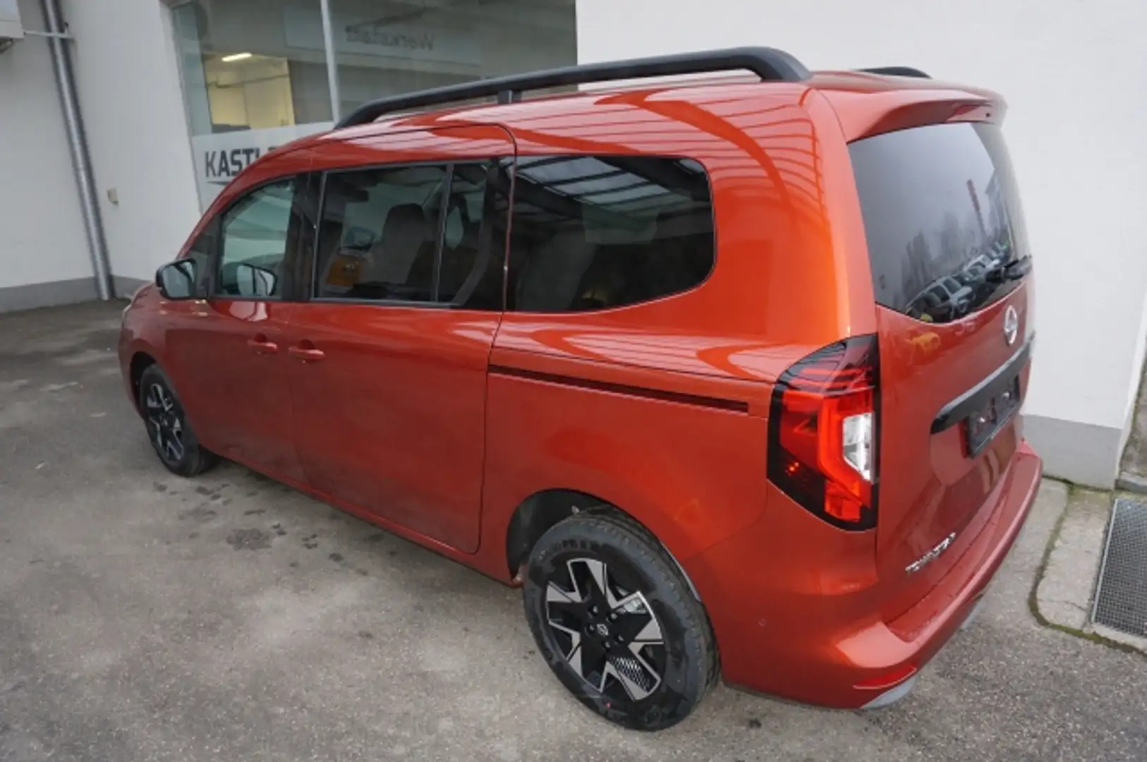 Nissan Townstar Tekna L2 5-Sitzer Braun - 2