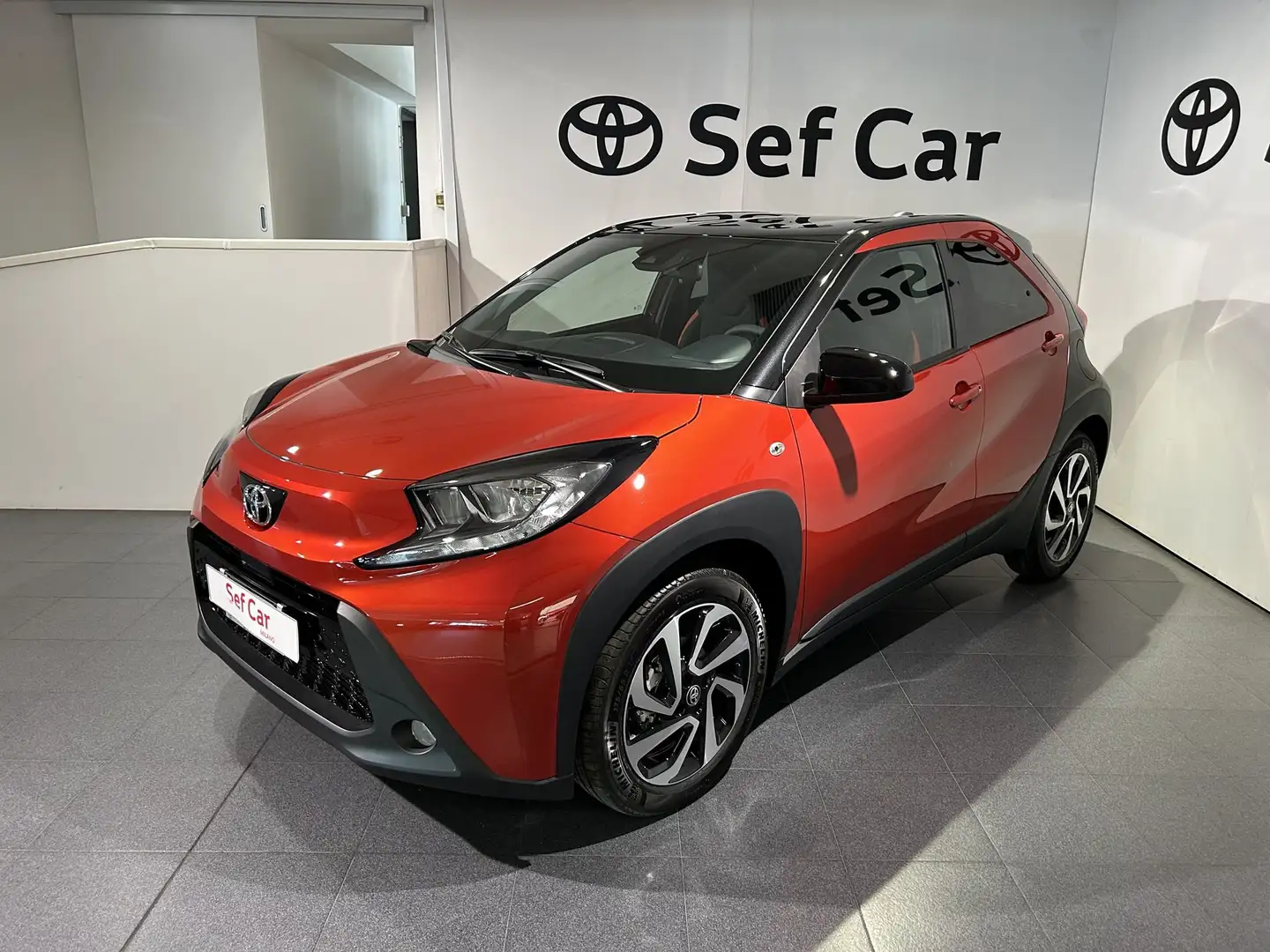Toyota Aygo X Aygo X 1.0 VVT-i 72 CV 5 porte Trend S-CVT KM 0 Rosso - 1