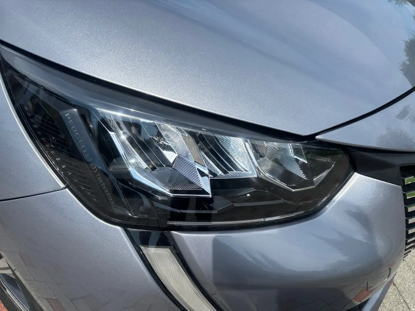 Peugeot 208 Blue, HDI, 100 PS Silber - 2