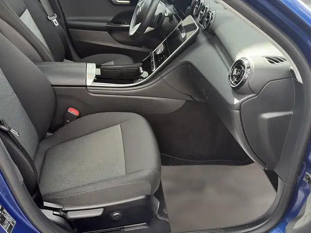 Mercedes-Benz C view 15