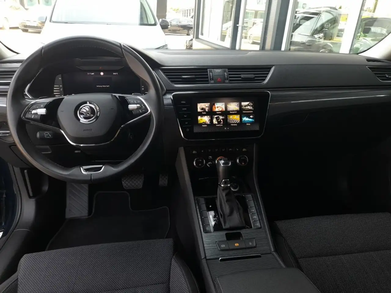 Skoda Superb Kombi STYLE 2,0 TDI DSG *STANDHZG / MATRIX-LED / AHV & 360° KAMERA /, миниатюра 3