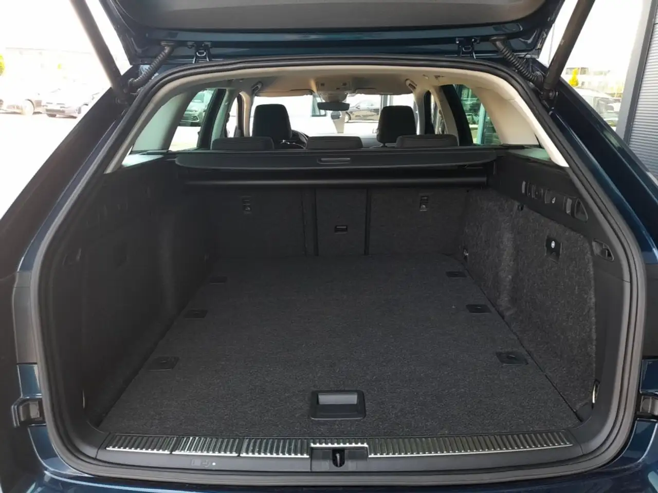 Skoda Superb Kombi STYLE 2,0 TDI DSG *STANDHZG / MATRIX-LED / AHV & 360° KAMERA /, миниатюра 16