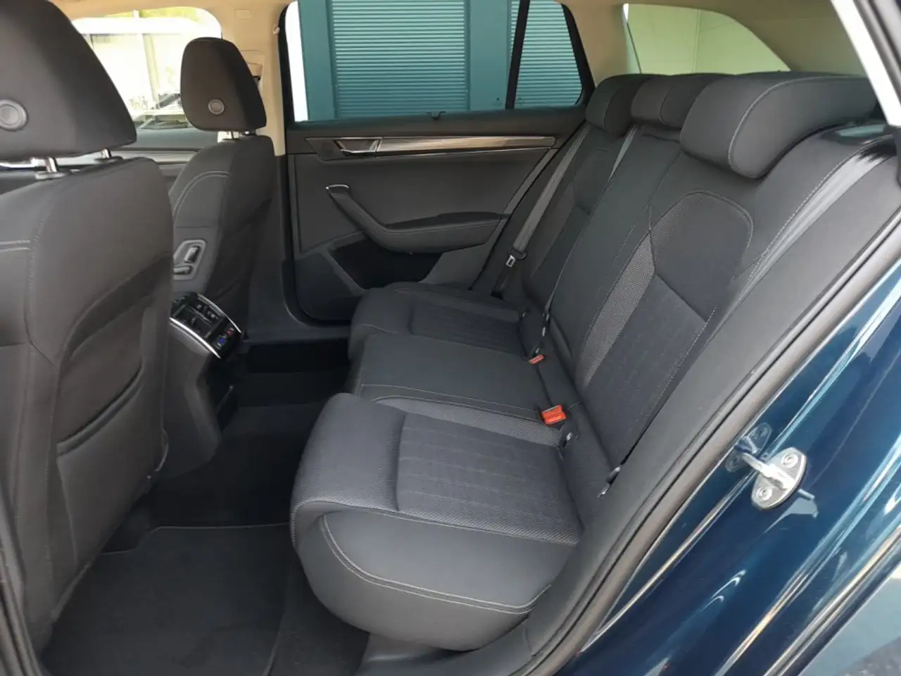 Skoda Superb Kombi STYLE 2,0 TDI DSG *STANDHZG / MATRIX-LED / AHV & 360° KAMERA /, миниатюра 14