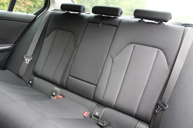 BMW 3 Series view 14