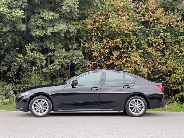 BMW 3 Series view 5