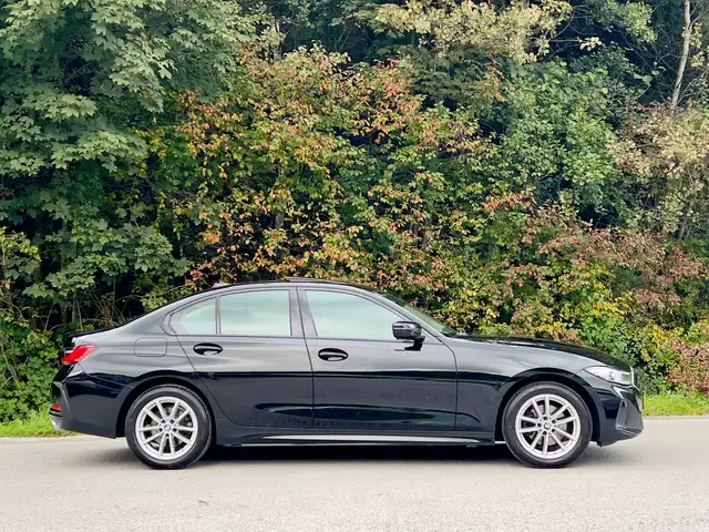 BMW 3 Series view 3