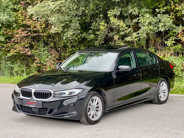 BMW 3 Series view 4